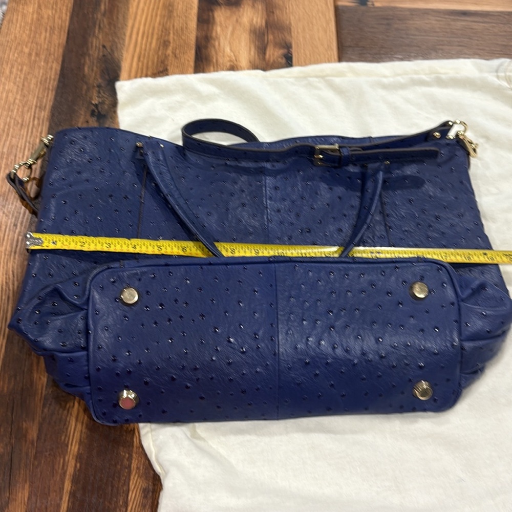 G.I.L.I. Blue Leather Shoulder Bag with Adjustable Strap/Gold Hardware - Picture 6 of 9